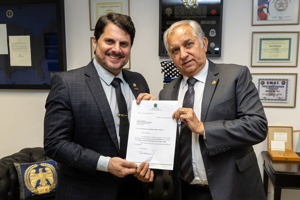 Marcos do Val filia-se ao PSDB, ao lado do líder do partido no Senado, Izalci Lucas