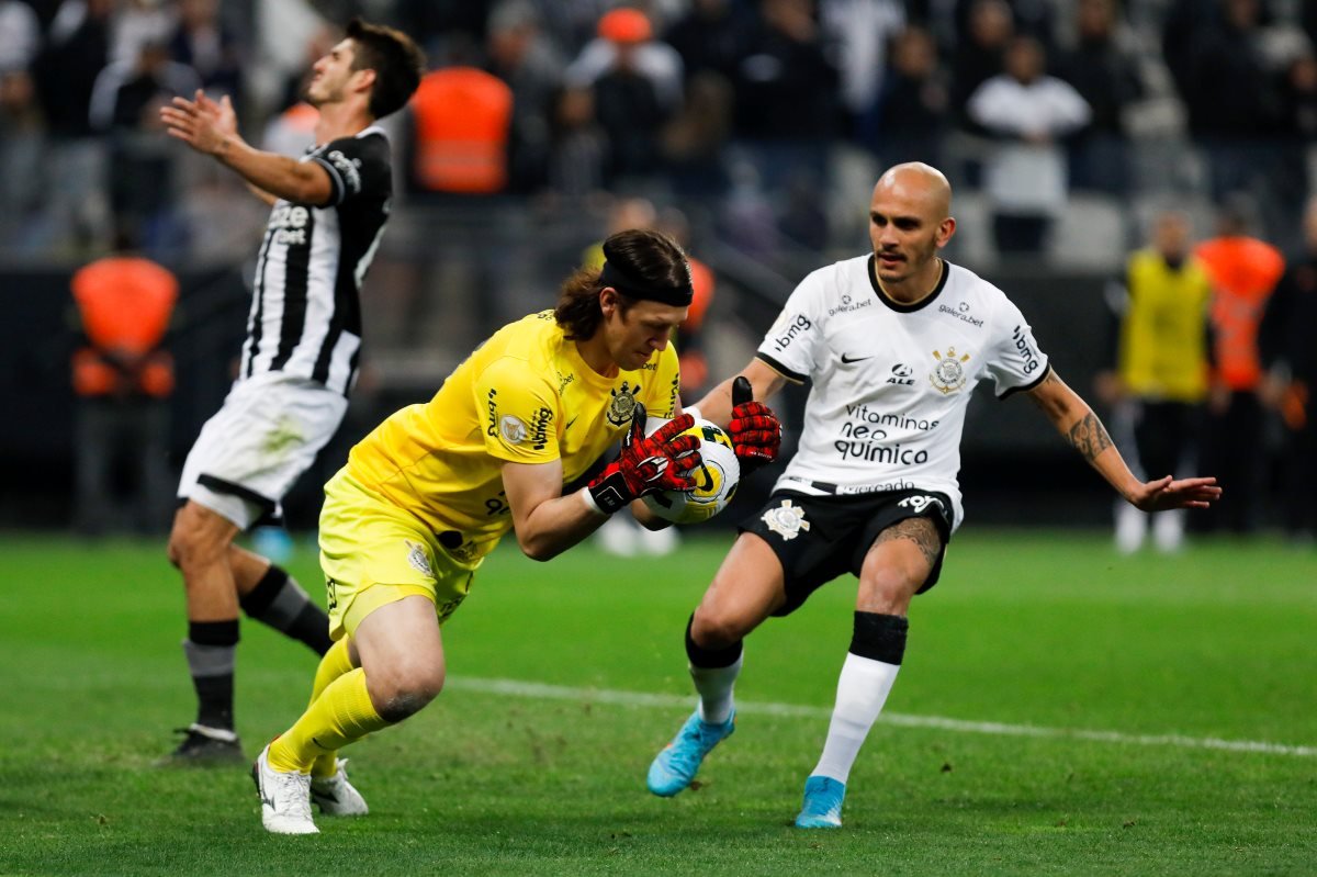 Com apenas uma vitória no últimos cinco jogos, Botafogo visita Timão