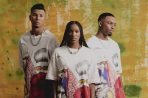 Na imagem com cor, três modelos posam para a campanha da Penambucanas em parceria com o estilista Da Silva
