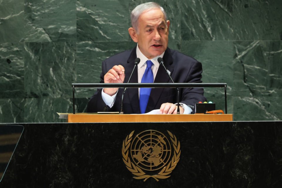 Imagem colorida mostra Benjamin Netanyahu discursando na ONU - Metrópoles