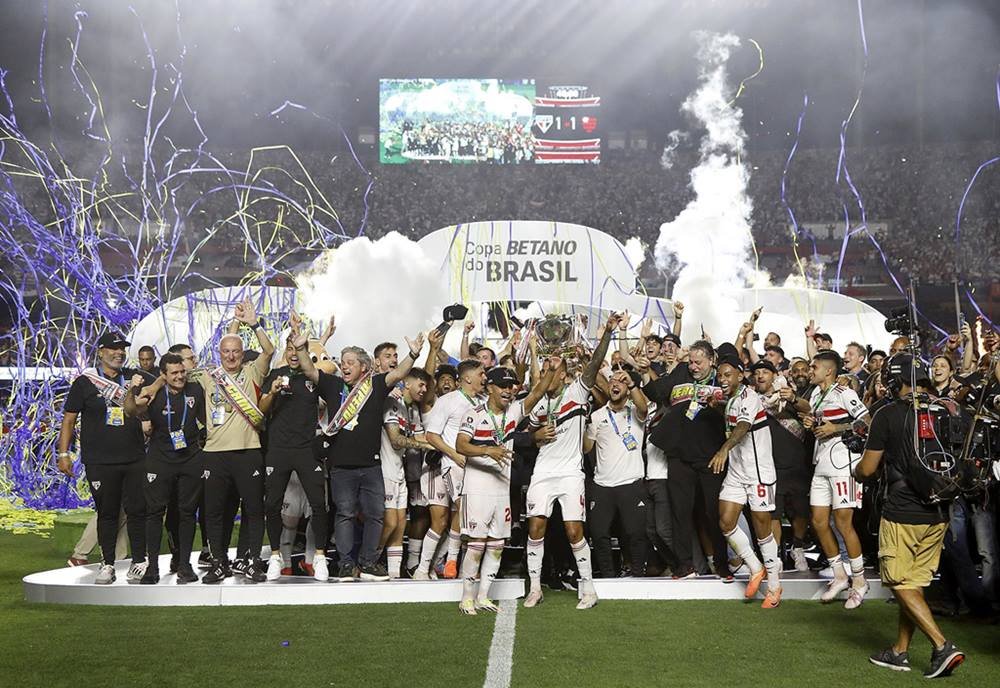 Fotos: confira festa de torcedores e jogadores do São Paulo com título