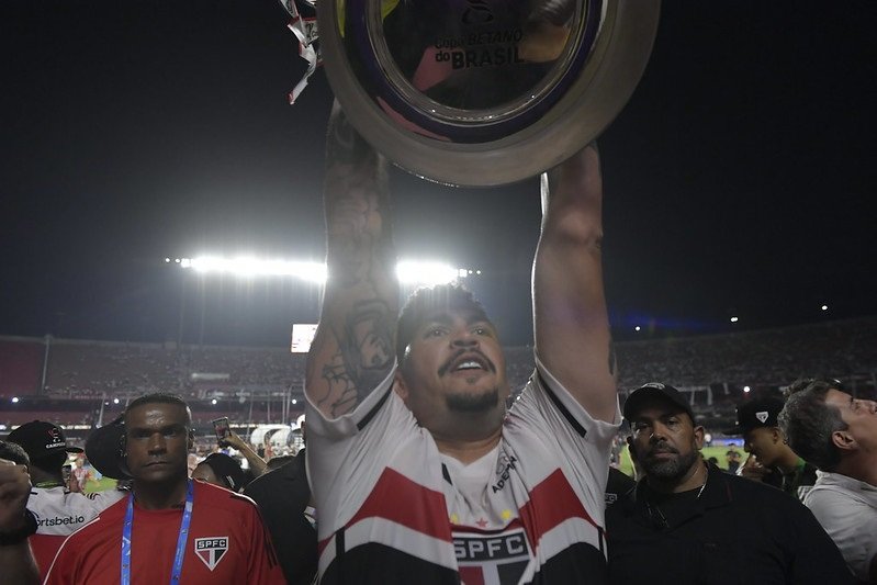 Fotos: confira festa de torcedores e jogadores do São Paulo com título