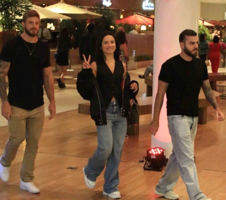 Juliette e Kaique Cerveny fazem rara aparição juntos em um shopping do Rio de Janeiro - Metrópoles