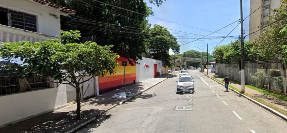 Imagem colorida da rua Jorge Velho, no Bom Retiro, que pode ser rebatizada para Zumbi dos Palmares - Metrópoles