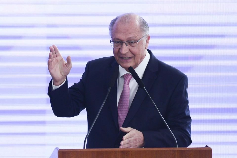 Vice-presidente Geraldo Alckmin durante pronunciamento - metrópoles