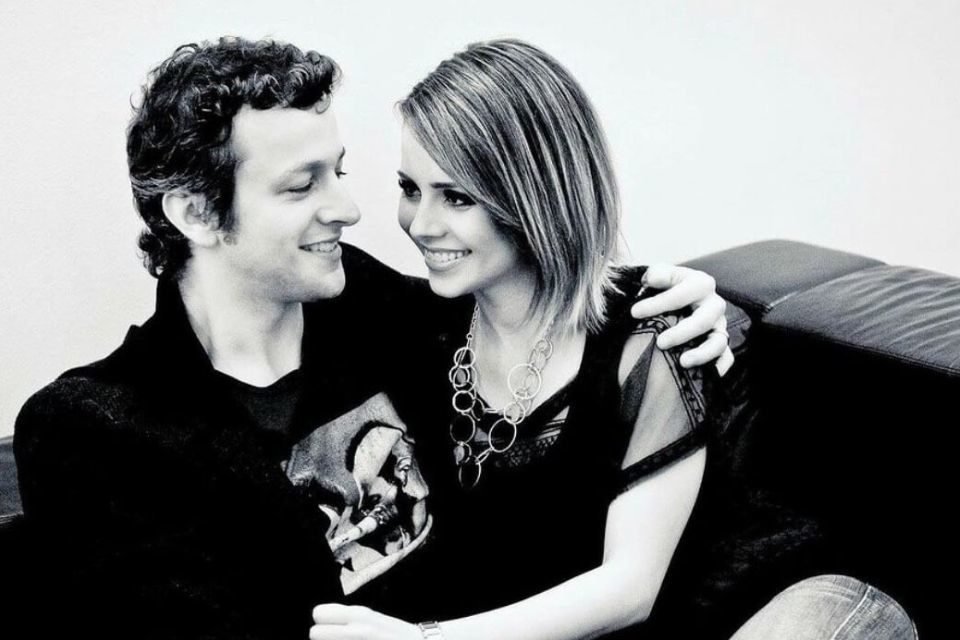 Sandy com seu ex marido em foto preto e branco - metrópoles