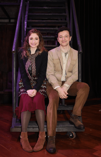 Bruna Guerin e Lucas Lima nos bastidores do musical Once