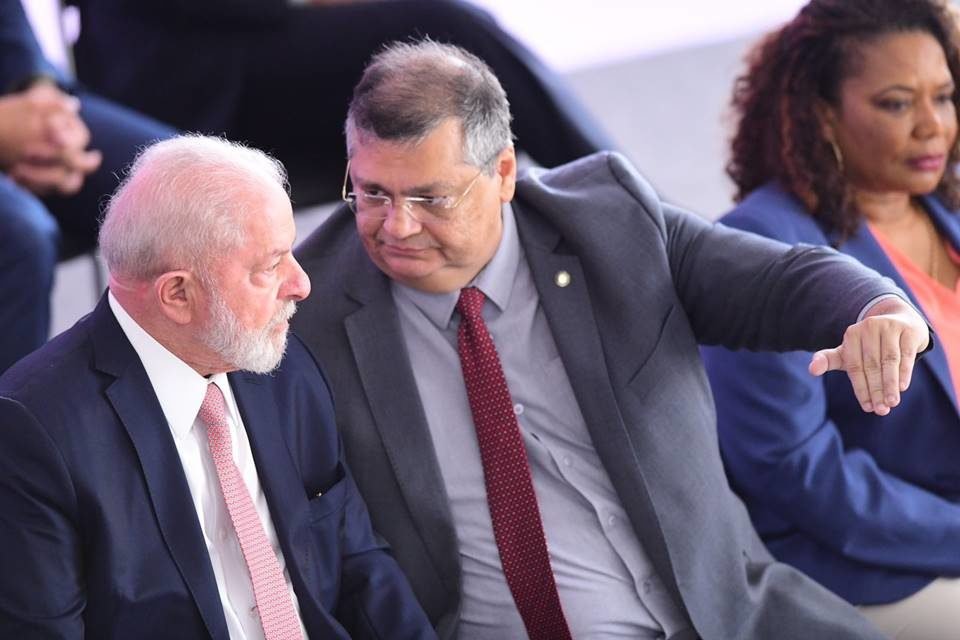 Lula e ministros no PAC seleções