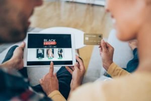 Black Friday: Consumidor compra produtos recomendados por influencers