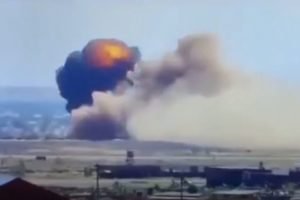 Avião soviético explode logo após pousar em país africano