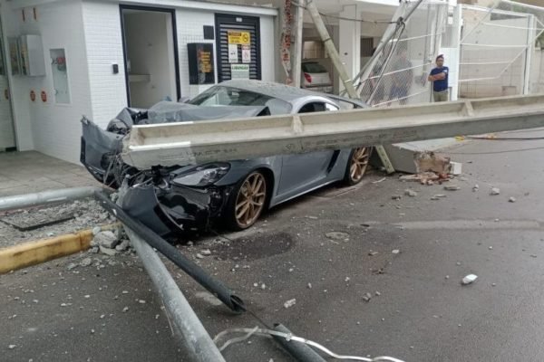 Empresária de Balneário Camboriú transforma Porsche em carro da Barbie