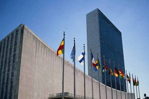 imagem colorida fachada da ONU em NY - metrópoles