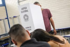Imagem colorida mostra local de votação das eleições do Conselho Tutelar - Metrópoles