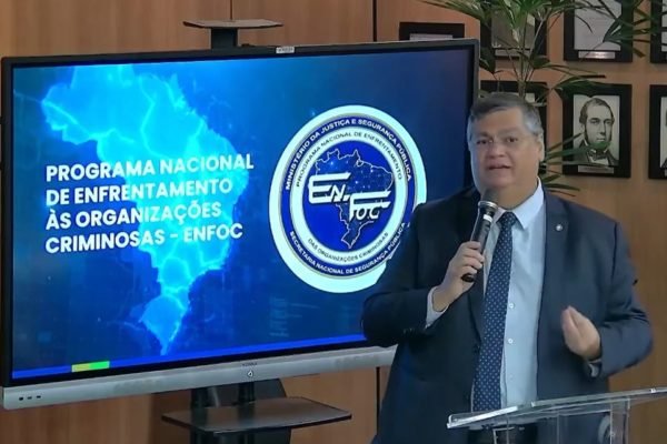 Flávio Dino lança Programa Nacional de Enfrentamento às Organizações Criminosas também no combate a facções criminosas - Metrópoles