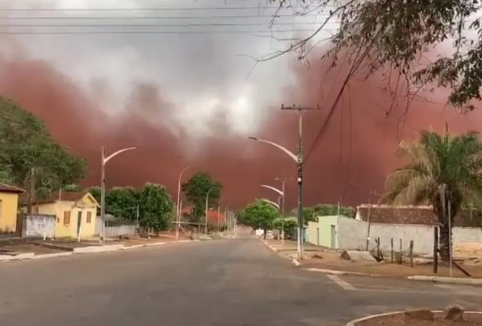 imagem colorida nuvem de poeira goias