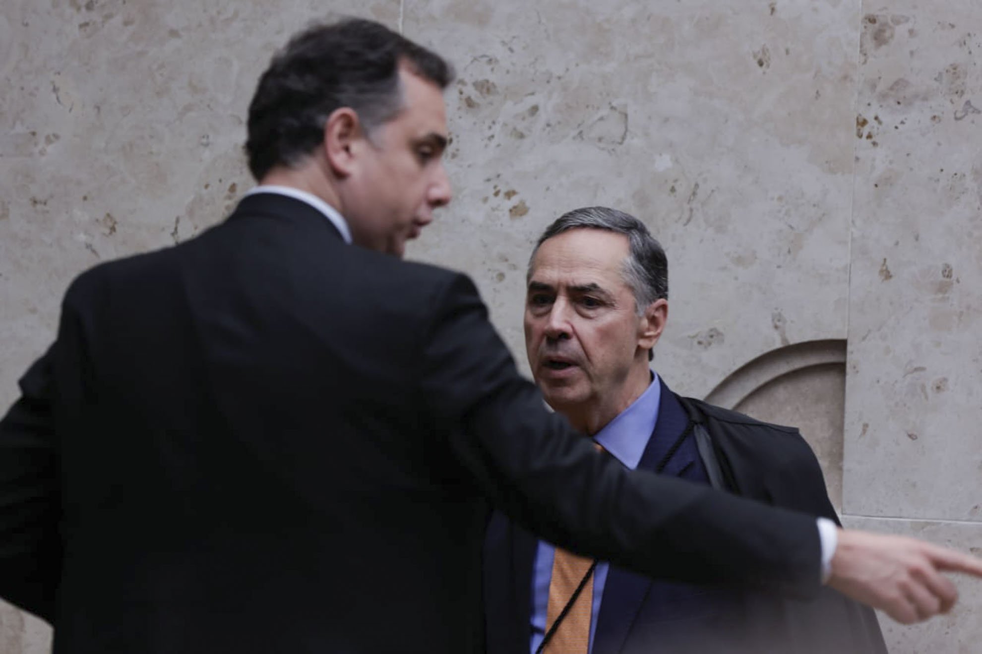 MInistro do STF Luis Roberto Barroso e o presidente do Senado Federal Rodrigo Pacheco em sessão STF - Metrópoles