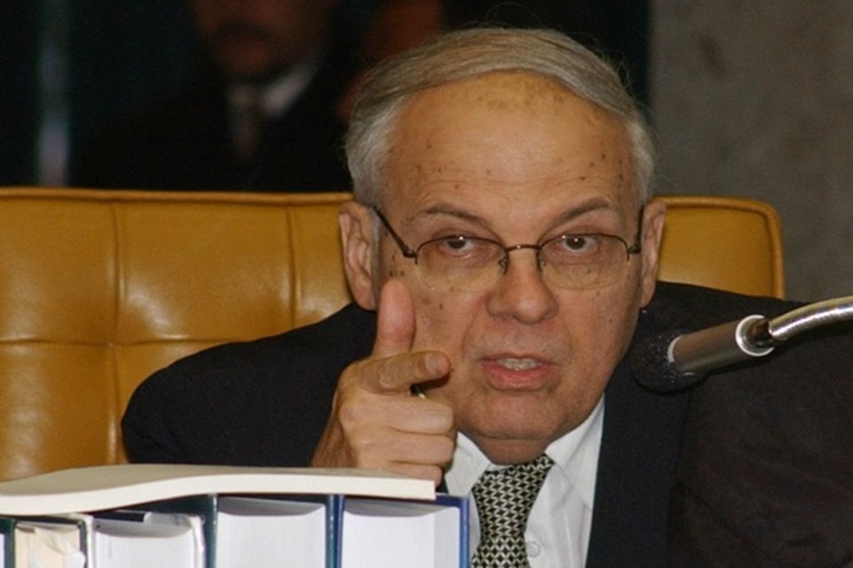 Foto colorida do ex-ministro do STF, Moreira Alves