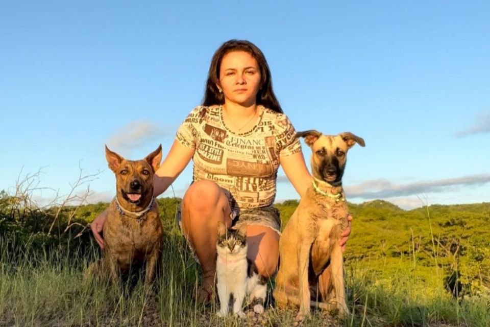 Dra Dolittle: Larissa DonaPuma viraliza ao criar vídeos com sua cadela |  Metrópoles