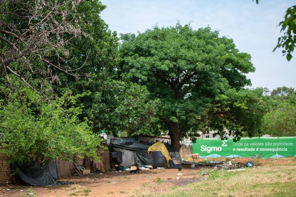 Barracos em frente à escola sigma na Asa Norte