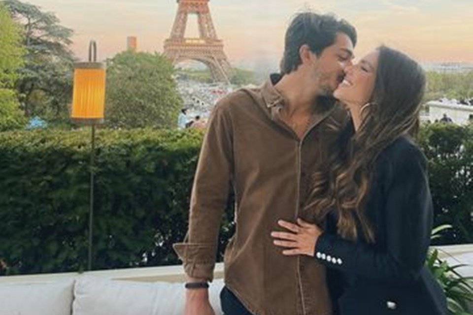 Mariana Rios e o novo namorado Juca Diniz posam em clima de romance em Paris - Metrópoles
