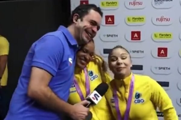 Guilherme Pereira, da Globo, abraça Rebeca Andrade e Flavinha Saraiva - Metrópoles