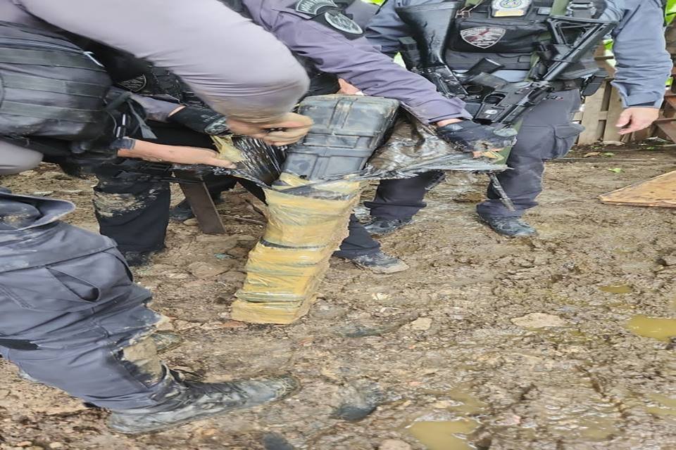 Veja Imagens De Megaoperação Policial Contra O Cv No Rio De Janeiro