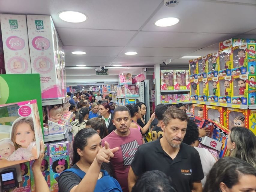 Vendas do Dia das Crianças movimentam comércio da 25 de Março, em SP ...