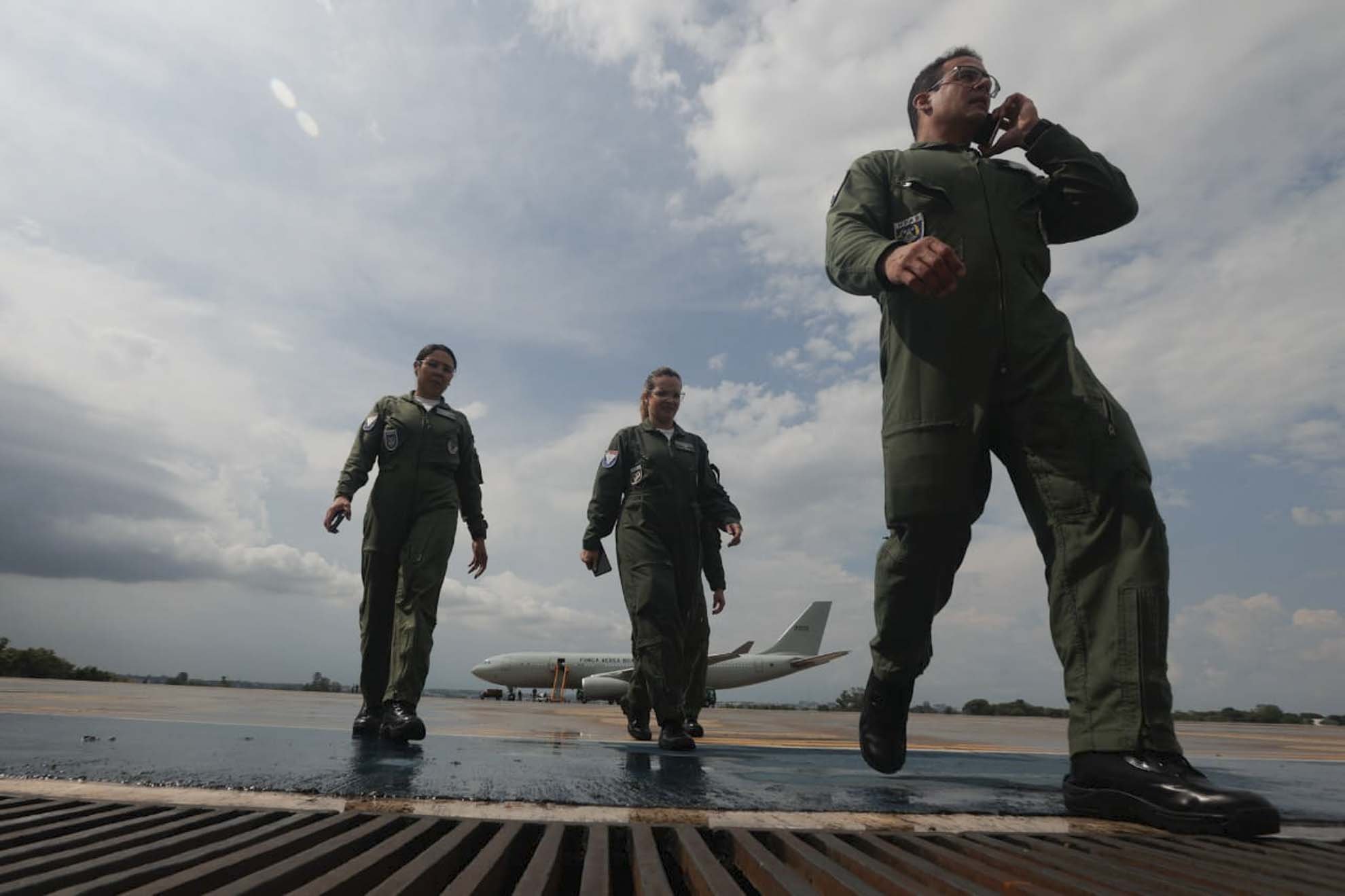 Primeiro avião da FAB para resgatar brasileiros em Israel chega à
