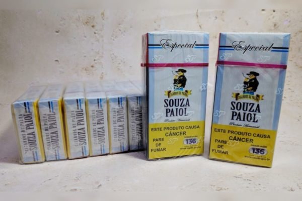 Caixa de cigarros de palha da empresa Souza Paiol