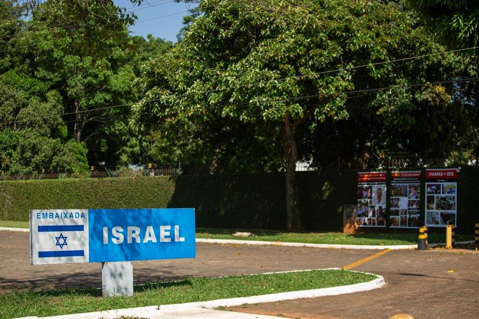 Brasileiros procuram embaixada de Israel dispostos a lutar na