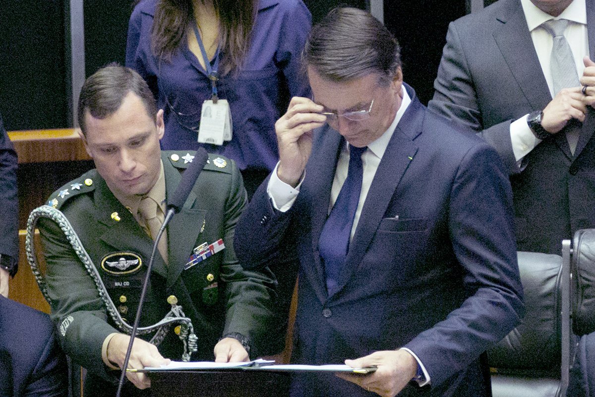 mauro Cid e Bolsonaro durante posse presidencial 2019 no Senado Federal minuta do golpe
