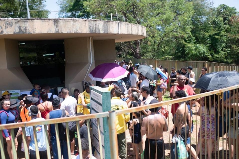 G1 - Parque Água Mineral, no DF, lota pelo segundo dia seguido - notícias  em Distrito Federal