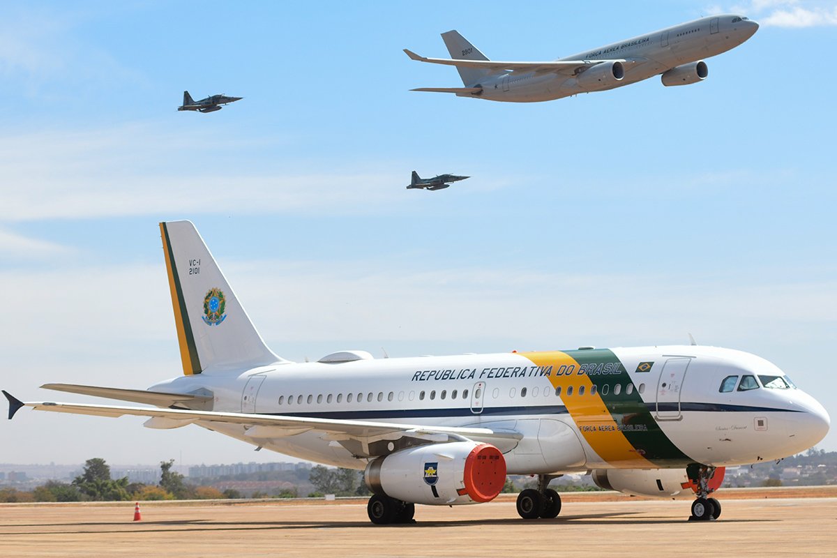Avião presidencial espera aval do Egito para tirar brasileiros de