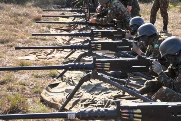 Furto de 21 metralhadoras de arsenal do Exército: saiba os riscos da  circulação dessas armas para segurança pública, Fantástico