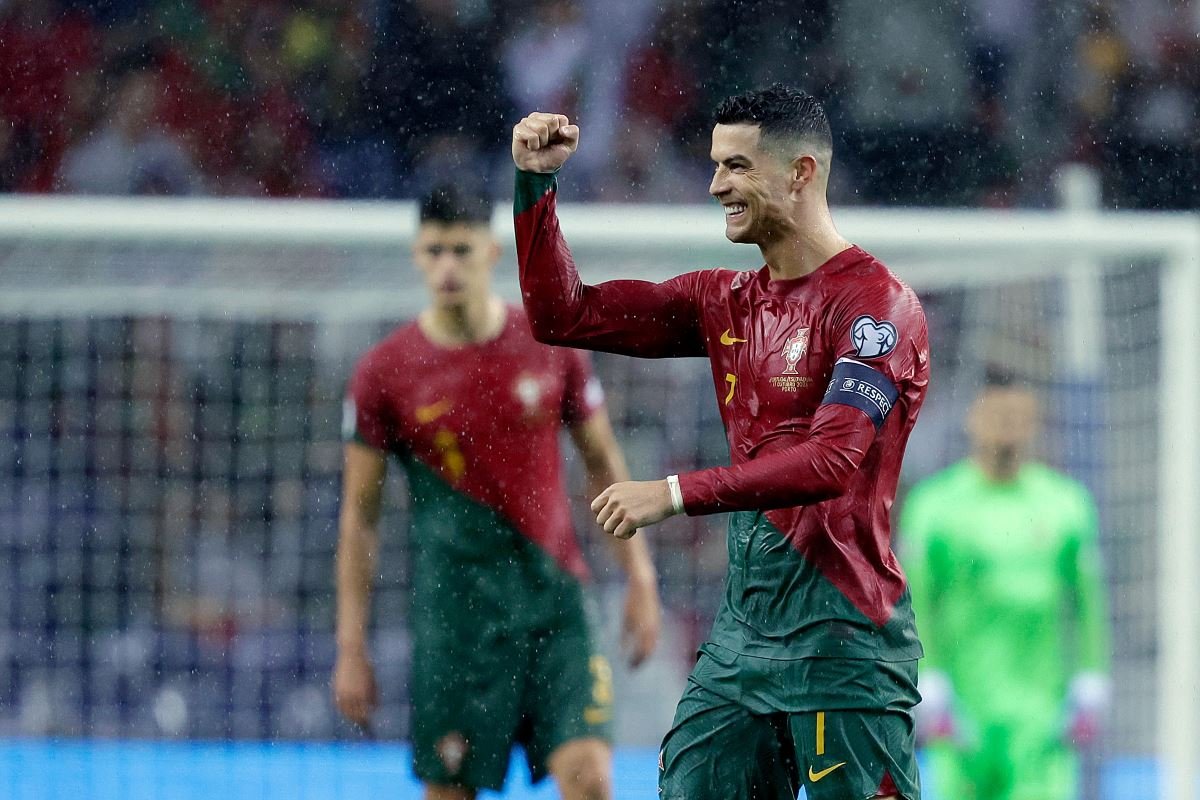 Cristiano Ronaldo marca dois gols e Portugal garante vaga na Euro 2024