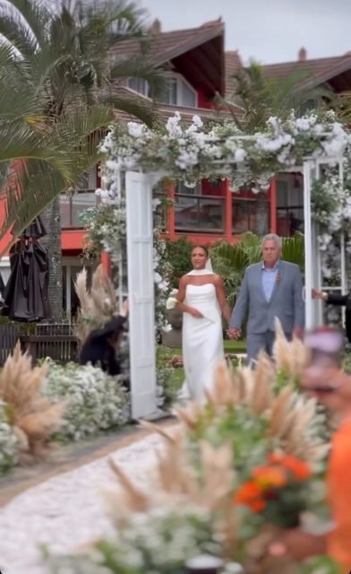 Foto colorida casamento Rafael Zulu e Aline Becker - Metrópoles