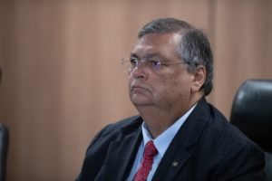 oposição foto colorida do ministro Flávio Dino com semblante sério internet - Metrópoles