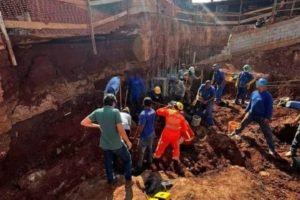 Trabalhadores foram soterrados em queda de talude durante obra no bairro Belvedere, região centro-sul de Belo Horizonte