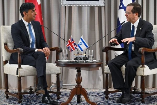 Imagem colorida Presidente de Israel Isaac Herzog e primeiro-ministro britânico Rishi Sunak - Metrópoles