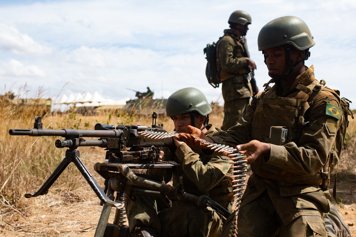 Arsenal de guerra: PRF apreende metralhadora .50, fuzil e munições na  BR-262 - JNE