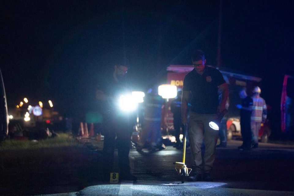 foto colorida de acidente com ôninus na BR-070, em Ceilândia, no DF - Metrópoles