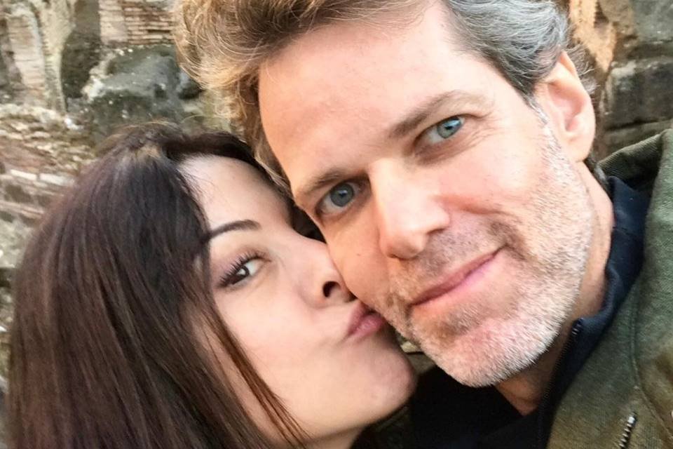 Foto colorida de Ana Paula Padrão e o marido, Gustavo Diament - Metrópoles
