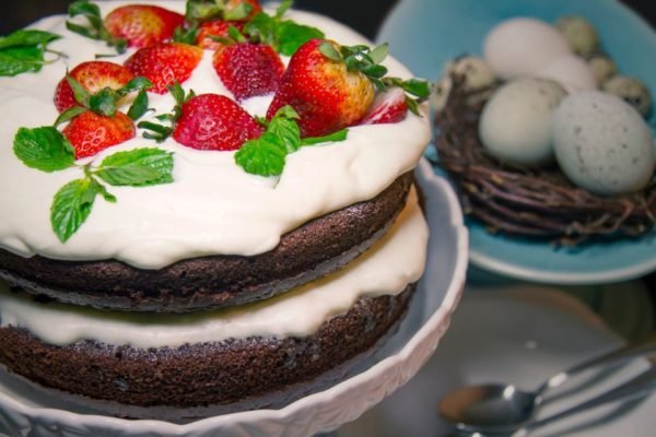 Bolo de chocolate molhadinho: a melhor receita que você vai provar