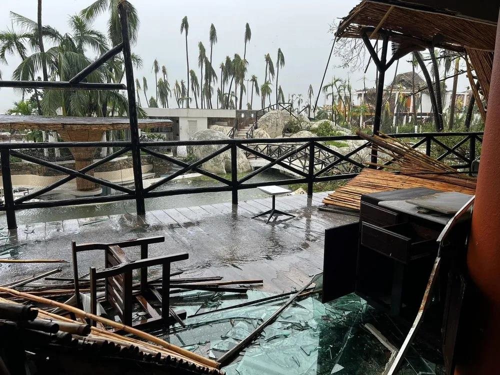 El Hotel de Chaves en Acapulco queda devastado por el huracán: mira las fotos