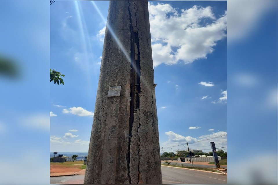 Postes em péssima qualidade no Jardins Mangueiral