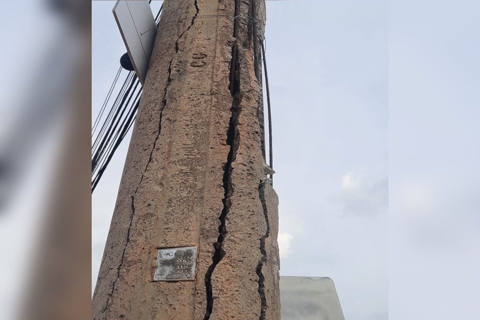 Postes em péssima qualidade no Jardins Mangueiral