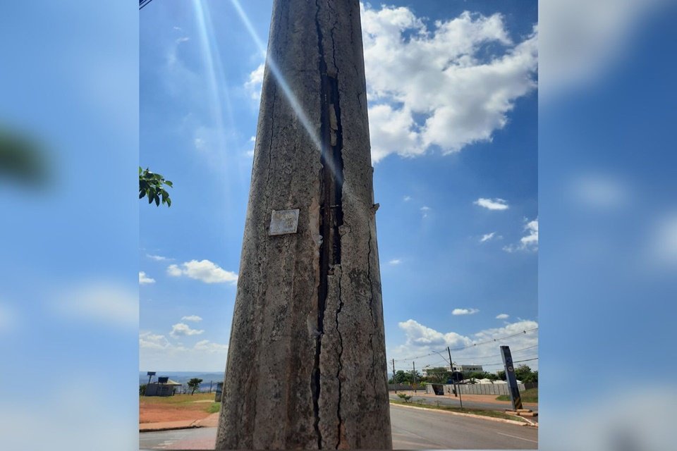 Postes em péssima qualidade no Jardins Mangueiral