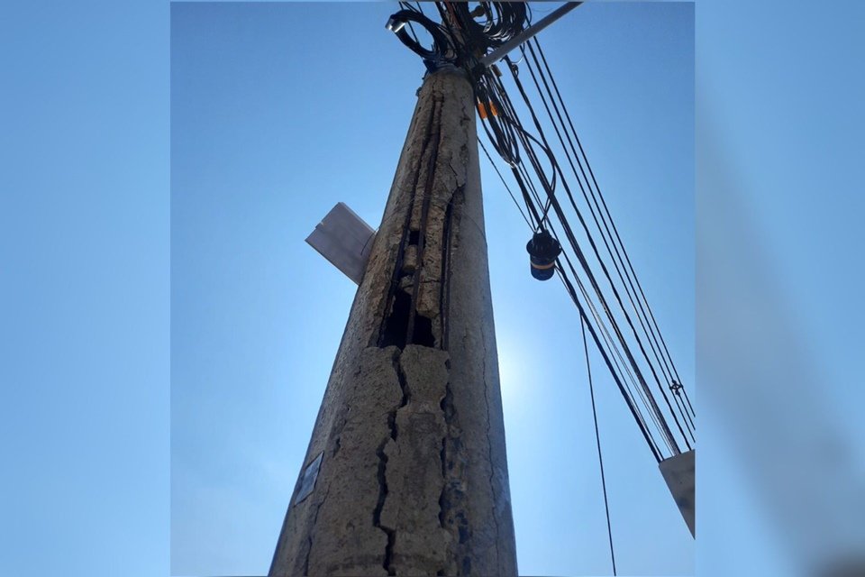 Postes em péssima qualidade no Jardins Mangueiral