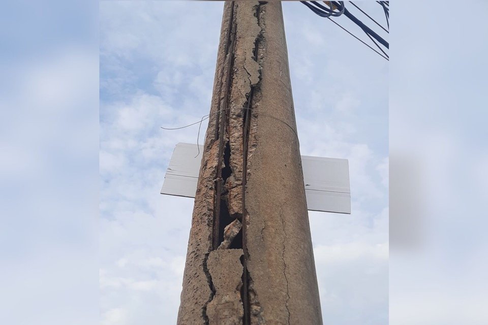 Postes em péssima qualidade no Jardins Mangueiral