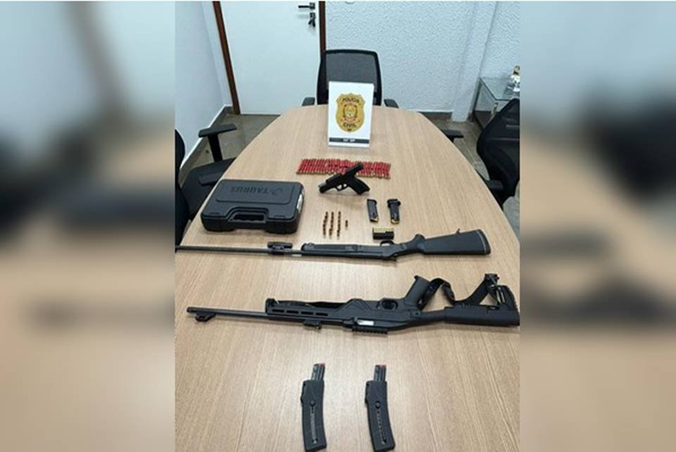 Armas apreendidas em casa de CAC
